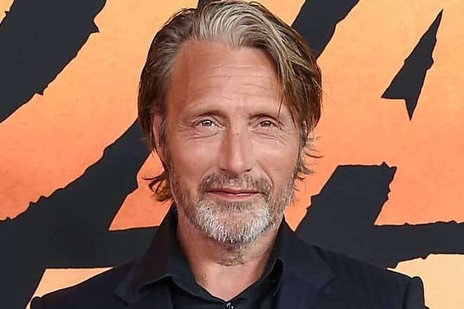 Schauspieler Mads Mikkelsen gibt einen Drehbuch-Fauxpas zu.