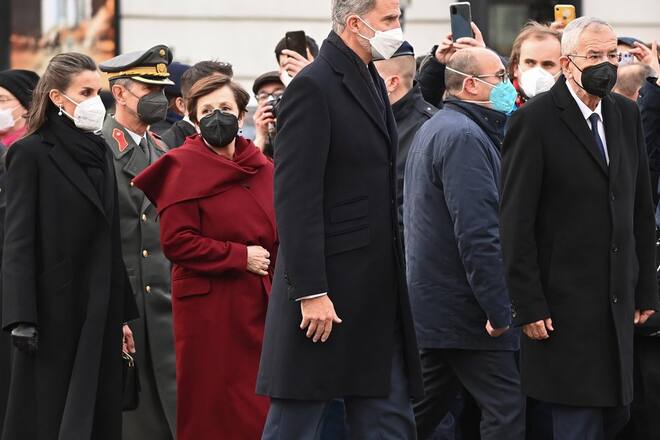 Letizia und Felipe von Spanien haben ihren Fans in Wien sogar Autogramme gegeben.