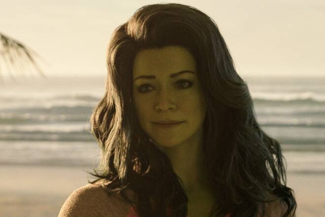 Tatiana Maslany als Jennifer Walters in "She-Hulk: Die Anwältin" auf Disney+.