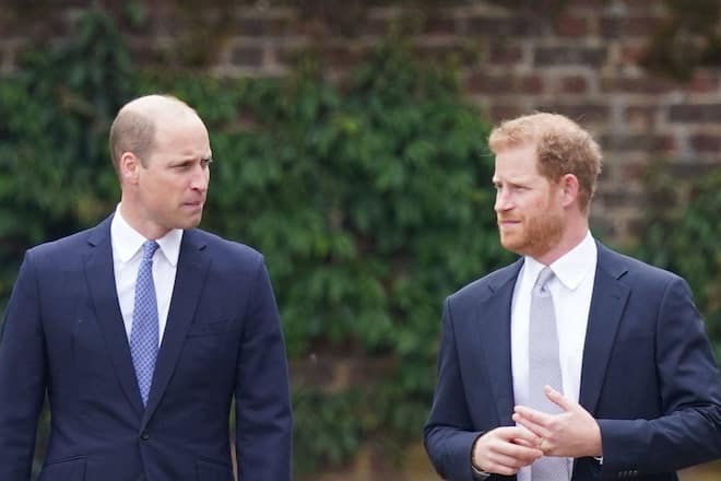 Zwischen Prinz William (l.) und Prinz Harry soll die Stimmung angespannt sein.