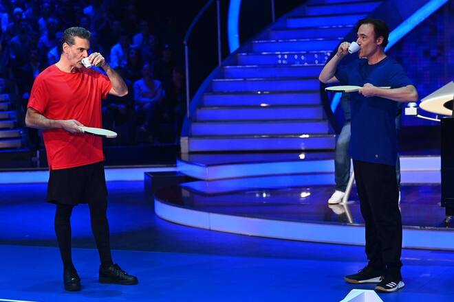 Rick Kavanian (li.) und Michael Bully Herbig gönnten sich bei ihrem langen "Schlag den Star"-Duell zwischenzeitlich einen Espresso.