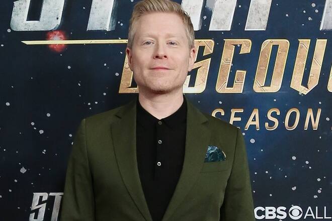 Anthony Rapp behauptet, von Kevin Spacey im Alter von 14 Jahren sexuell belästigt worden zu sein.