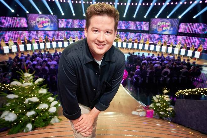 Chris Tall präsentiert das «Take Me Out - XXL XMas Special».