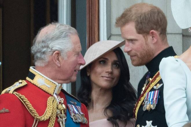 König Charles III. (li.) und Meghan sollen sich Briefe geschrieben haben.