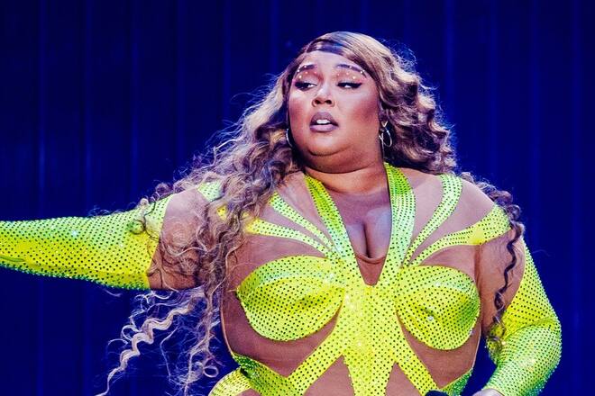 Drei ehemalige Tänzerinnen haben gegen Lizzo Klage eingereicht.