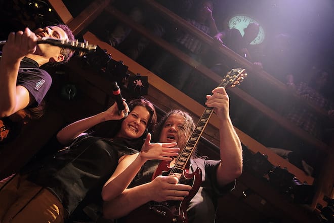 Katharina Michel beim Auftritt mit Whole Lotta DC