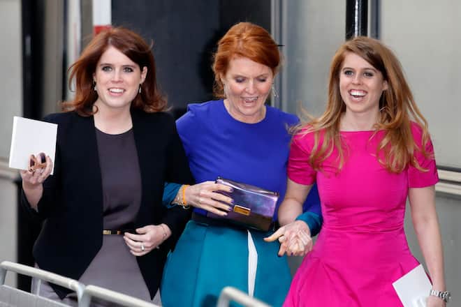 Als Belegung dafür berichtet sie von der Frage ihrer aufwachsenden Töchter, warum sie etwas nicht machen durften. «Ich habe gesagt: ‹Ich habe diese Fehler schon gemacht. Die Weltpresse hat über meine Fehler berichtet, also braucht ihr sie jetzt nicht zu machen Ich bin euch zuvorgekommen, um euch den Weg zu ebnen, sodass ihr träumen und wachsen und sein könnt, wer ihr wollt.›»