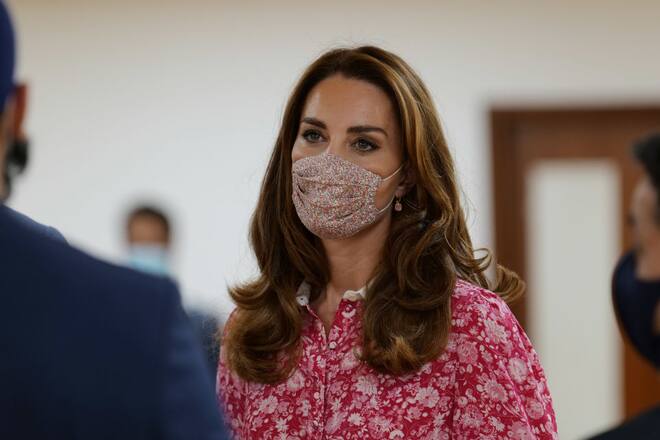 LONDON, ENGLAND - SEPTEMBER 15: Catherine, Duchess of Cambridge wears a face mask during a visit to the East London Mosque to meet volunteers who have supported members during the COVID 19 Lockdown on September 15, 2020 in London, England. (Photo by Ian Vogler - WPA Pool/Getty Images)