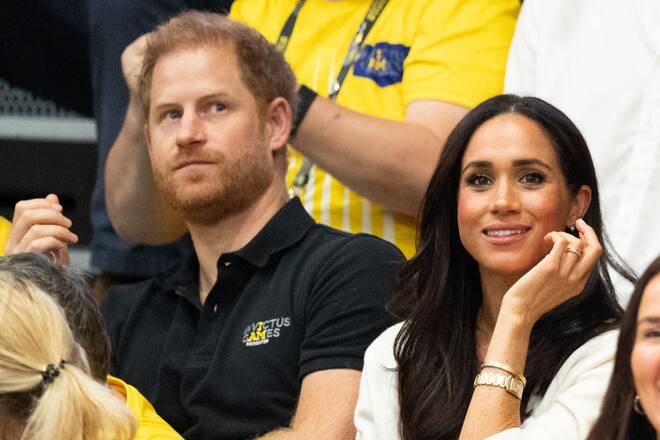 Prinz Harry hat seinen Blick eigentlich nach England gerichtet, doch Herzogin Meghan will davon nichts wissen.