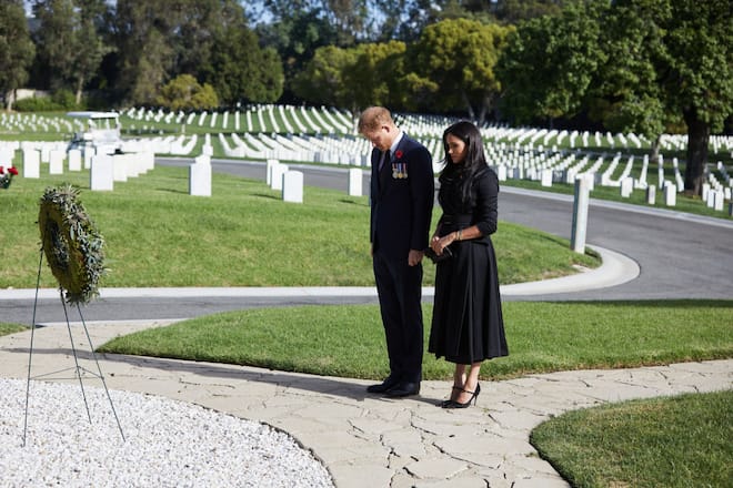 LOS ANGELES, CALIFORNIA - NOVEMBER 08: (EDITORIAL USE ONLY) Prince Harry, Duke of Sussex and Meghan, Duchess Of Sussex lay a wreath at Los Angeles National Cemetery on Remembrance Sunday on November 8, 2020 in Los Angeles, California. (Photo by Lee Morgan/Handout via Getty Images)