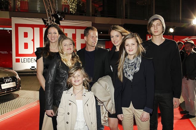 Dana Schweiger, Lilly Schweiger, Til Schweiger, Freundin Svenja Holtmann, Emma Schweiger Luna Schweiger Und Valentin Schweiger Bei Der Verleihung Der New Faces Awards In Berlin 070411 (Photo by Franziska Krug/Getty Images)