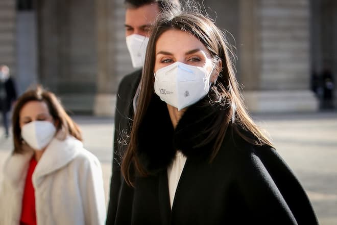 MADRID, SPAIN - JANUARY 06: Queen Letizia of Spain attends the New Year Military parade 2020 celebration at the Royal Palace on January 06, 2021 in Madrid, Spain. (Photo by Pablo Cuadra/Getty Images)