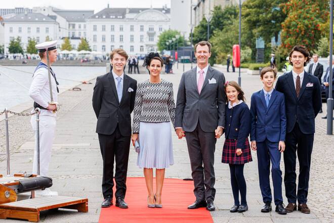 Für Prinz Joachim, seine Ehefrau Marie und die zwei jüngeren Kinder heisst es im Sommer: Auf zu neuen Ufern.