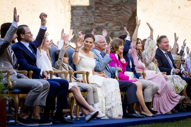 Am Geburstagsfest von Kronprinzessin Victoria hatten die vereinte Familie in Schweden viel Spass. Einzig Chris O'Neill (r.) wirkte etwas reserviert.