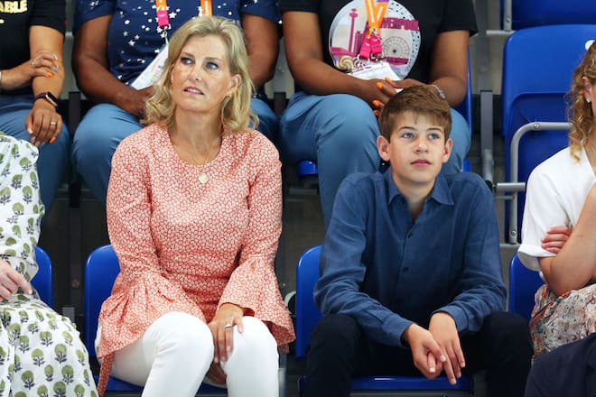 Herzogin Sophie von Edinburgh weiss, dass ihr Sohn James, Viscount Severn, langsam erwachsen wird.