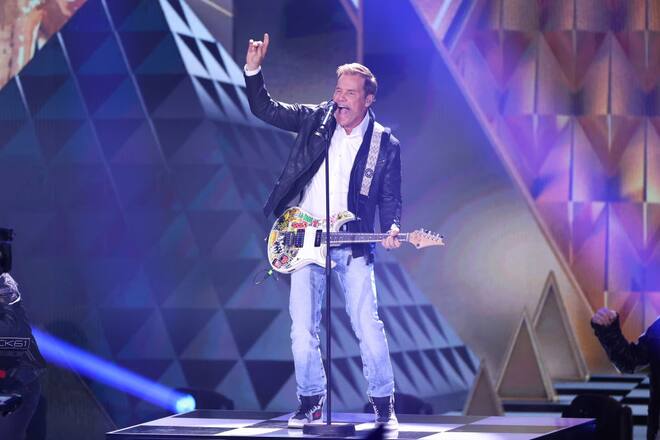 COLOGNE, GERMANY - APRIL 15: Dieter Bohlen and his band perform during the finals of the tv competition show "Deutschland sucht den Superstar" ( DSDS ) at MMC Studios on April 15, 2023 in Cologne, Germany. (Photo by Andreas Rentz/Getty Images)