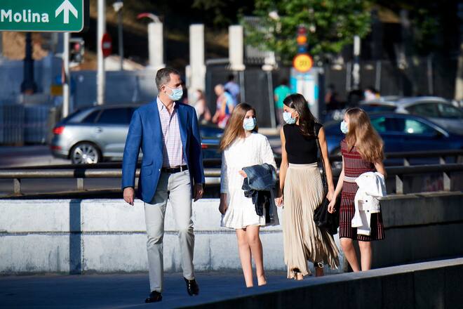MADRID, SPAIN - JUNE 19: King Felipe VI of Spain, Queen Letizia of Spain, Princess Leonor of Spain (R) and Princess Sofia of Spain (L) attend a contemporary flamenco performance at Teatros del Canal on June 19, 2020 in Madrid, Spain. (Photo by Carlos Alvarez/Getty Images)