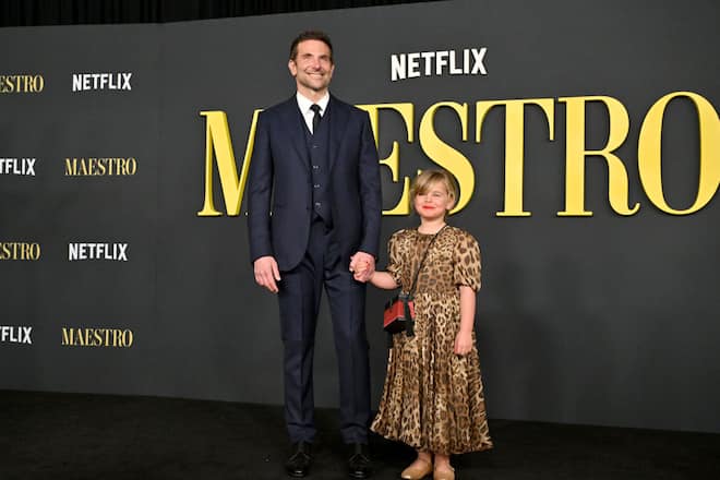 Strahlend und stolz: Bradley Cooper mit Tochter Lea de Seine an der Premiere von «Maestro».