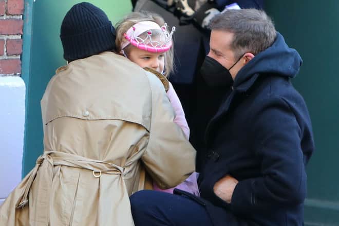 Bradley Cooper und Irina Shayk holen Tochter Lea de Seine von einem Kurs in New York ab.