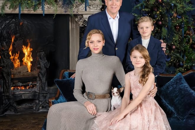 Die Fürstenfamilie auf ihrer Weihnachtskarte.