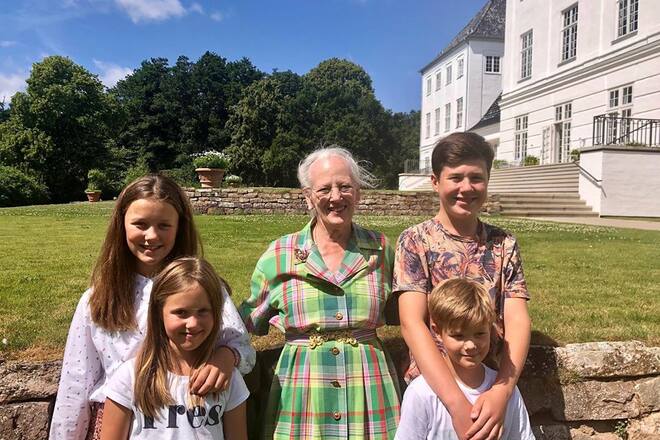 Margrethe mit ihren Enkeln