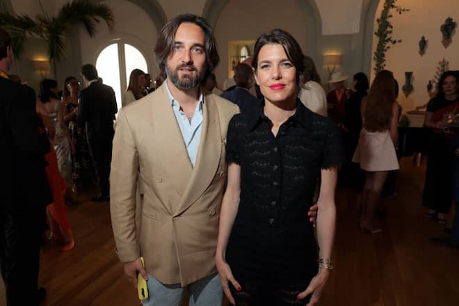 Letztes Jahr zeigten sich Charlotte Casiraghi und Dimitri Rassam noch gemeinsam am Filmfestival von Cannes. Nun soll die Beziehung am Ende sein.