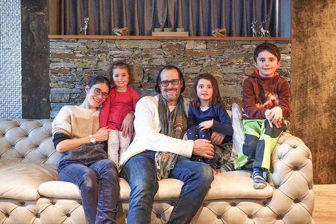 Familie Julen, Zermatt, Heinz und Evelyne Julen mit Lynn, Chiara und Jona, SI 42/2021