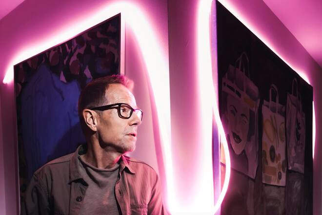 Baenz Friedli, Komiker, Preistraeger Prix Cornichon, Besuch zu Hause, Plattensammlung, Elvis, Longboard, Zuerich, 2024, Fotos: Geri Born