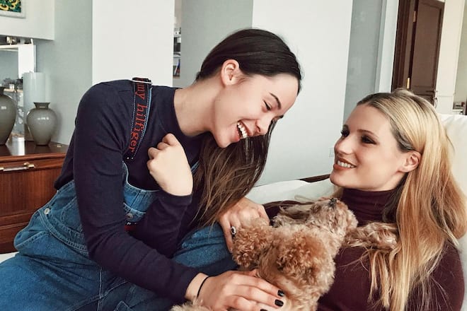 Michelle und Aurora Hunziker mit Hund