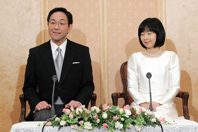 Groom Yoshiki Kuroda and bride Princess Sayako attend a press conference after their wedding ceremony at the Imperial Hotel on November 15, 2005 in Tokyo, Japan. (Photo by The Asahi Shimbun via Getty Images)