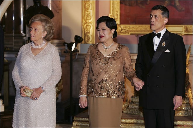 Koenigin Sirikit Jacques Chirac 2006 auf Staatsbesuch Bernadette