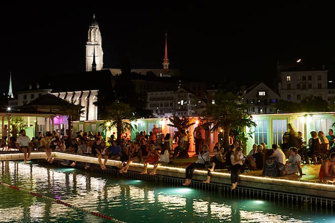 Barfussbar in der Frauenbadi