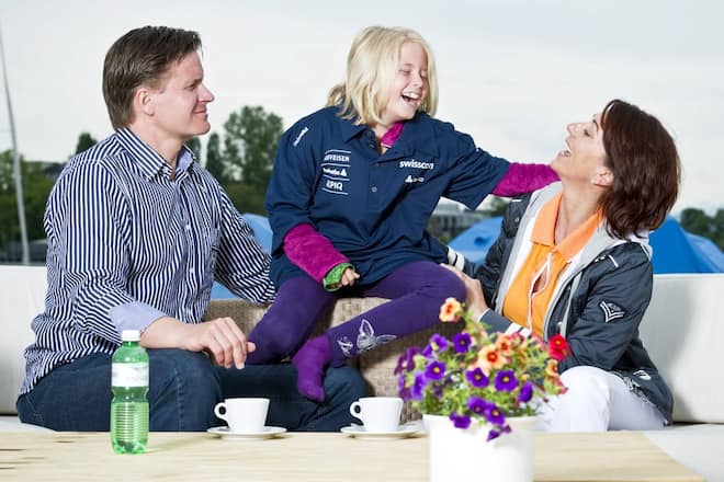 Familientisch Urs Lehmann und Conny Kissling mit Tochter Nina Bild2