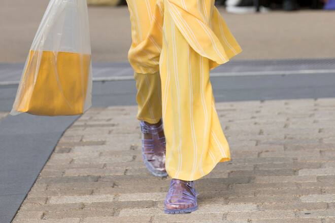 Die Sandalen des Sommers haben ein Problem