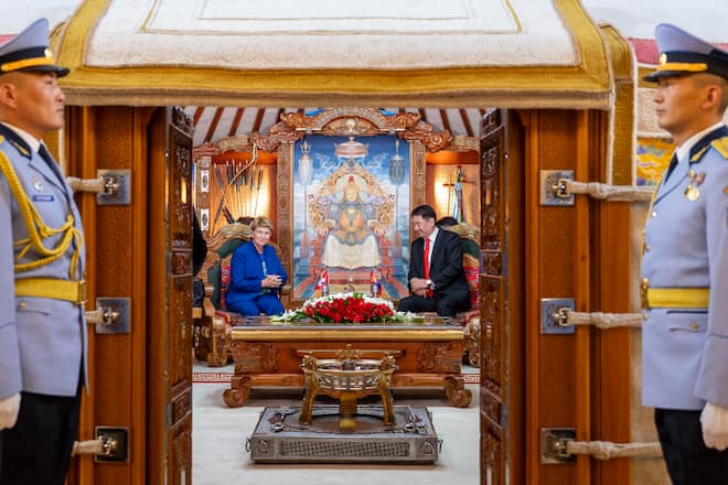 02.08.2024 Ulaanbaatar - Sukhbaatar Square, Offizielle Zeremonie mit Bundespräsidentin Viola Amherd und Mongolei Präsident, U. Khureisukh