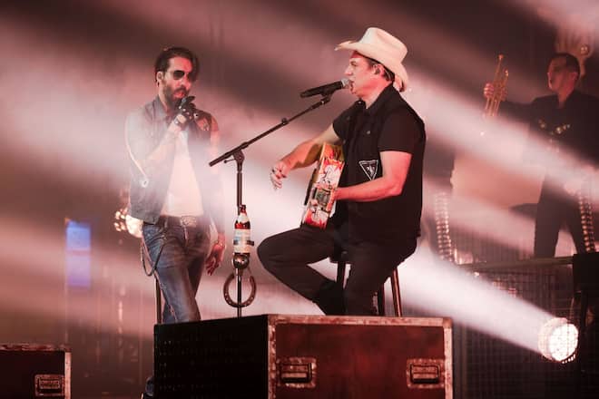 Alec Völkel (links) und Sascha Vollmer von The Bosshoss stehen seit 20 Jahren auf der Bühne. Ihre Jubiläumstournee «Twenty F**cking Years» starten sie am 21. April 2024 in Samnaun.