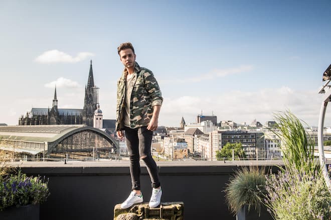 Luca Haenni, Saenger, Teilnehmer der RTL Show Dance Dance in Koeln.