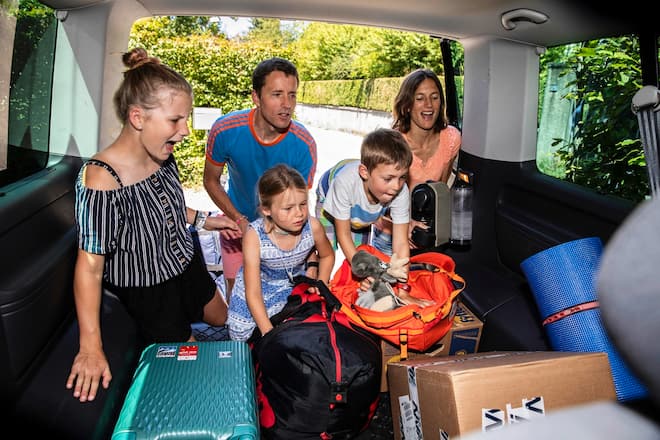 OL-Star Simone Niggli-Luder und Familie packen für ihr Schweden-Abenteuer