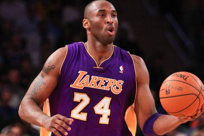 Das Trikot, das Kobe Bryant beim letzten Auswärtsspiel seiner Basketball-Karriere trug, ist jetzt versteigert worden.