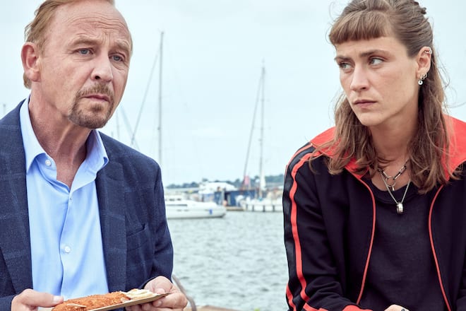 Sophie Pfennigstorf und Alexander Held in «Stralsund - Tote Träume».