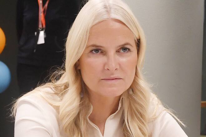 Mette-Marit von Norwegen leidet seit Jahren an einer chronischen Lungenkrankheit. Nun ist sie auch noch zum zweiten Mal mit Corona infiziert.