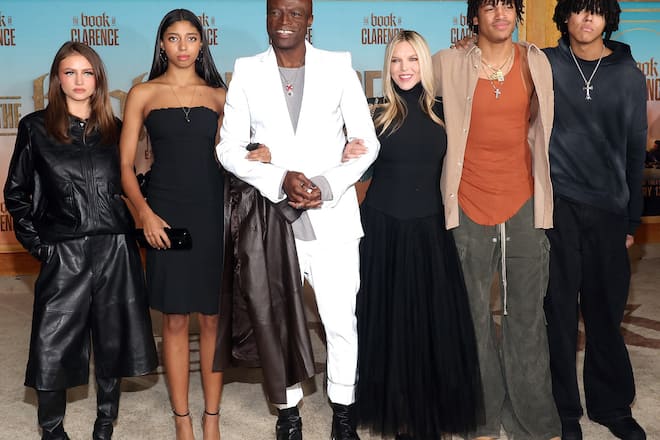 Leni Klum, Schwester Lou, Vater Seal, dessen Freundin Laura sowie Henry und Johan (v.l.) zusammen in Los Angeles.