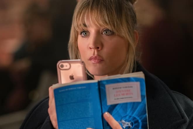 Kaley Cuoco als Cassie Bowden in der zweiten Staffel von «The Flight Attendant».