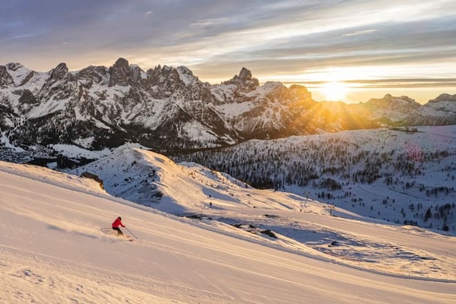 Wenn die Sonne am späten Nachmittag über den Gipfeln der Alpen verschwindet, ist die Skifahr-Romantik perfekt.