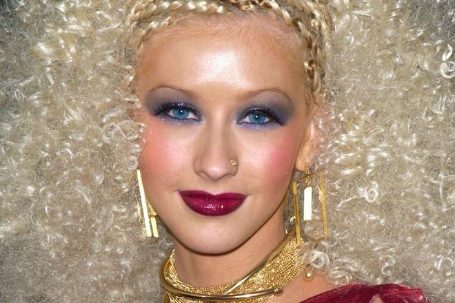 Christina Aguilera machten blauen Lidschatten in den Nuller Jahren zum Beauty-Phänomen.