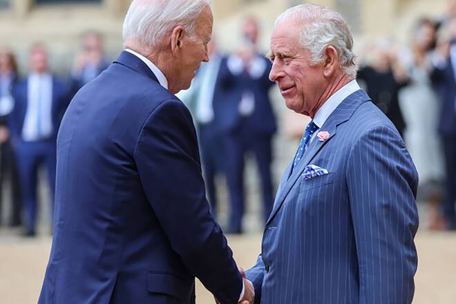 Auch US-Präsident Joe Biden (l.), hier bei einem Treffen mit König Charles III. im letzten Sommer, zeigt sich besorgt.