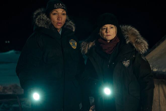 Kali Reis und Jodie Foster (r.) in «True Detective: Night Country».