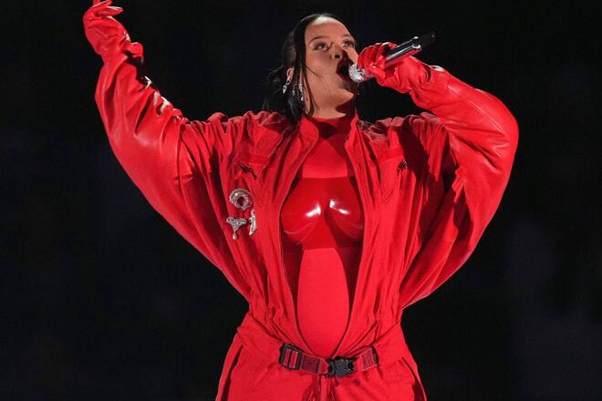 R&B- und Pop-Sängerin Rihanna trat 2023 in der Halbzeit des Super Bowls auf.