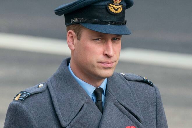 Prinz William wollte eigentlich eine längere Auszeit nehmen, während sich seine Frau von einer Bauch-OP erholt. Doch da sein Vater an Krebs erkrankt ist, kehrte er früher zu den royalen Pflichten zurück.