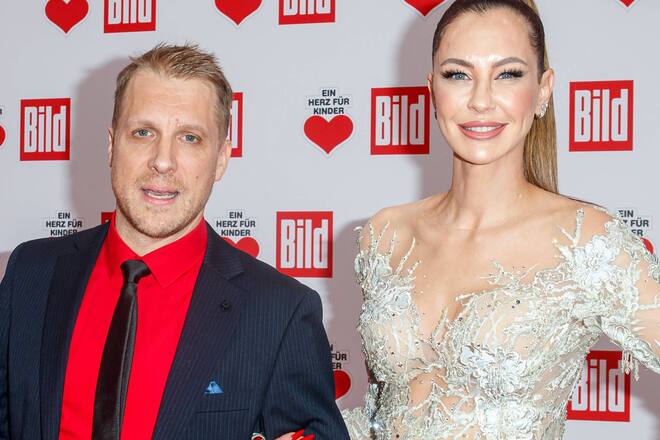 Oliver Pocher und Sandy Meyer-Wölden erhalten bei «Die Pochers! Frisch recycelt» Unterstützung von ihrer ältesten Tochter.